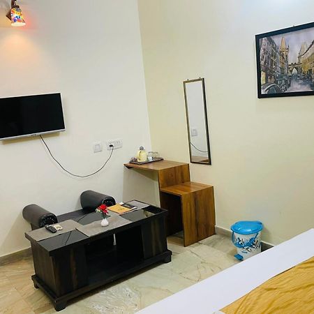 Shankar Vilaas -A Boutique Stay Forigners Choice Near Ghats And Temples バラナシ エクステリア 写真