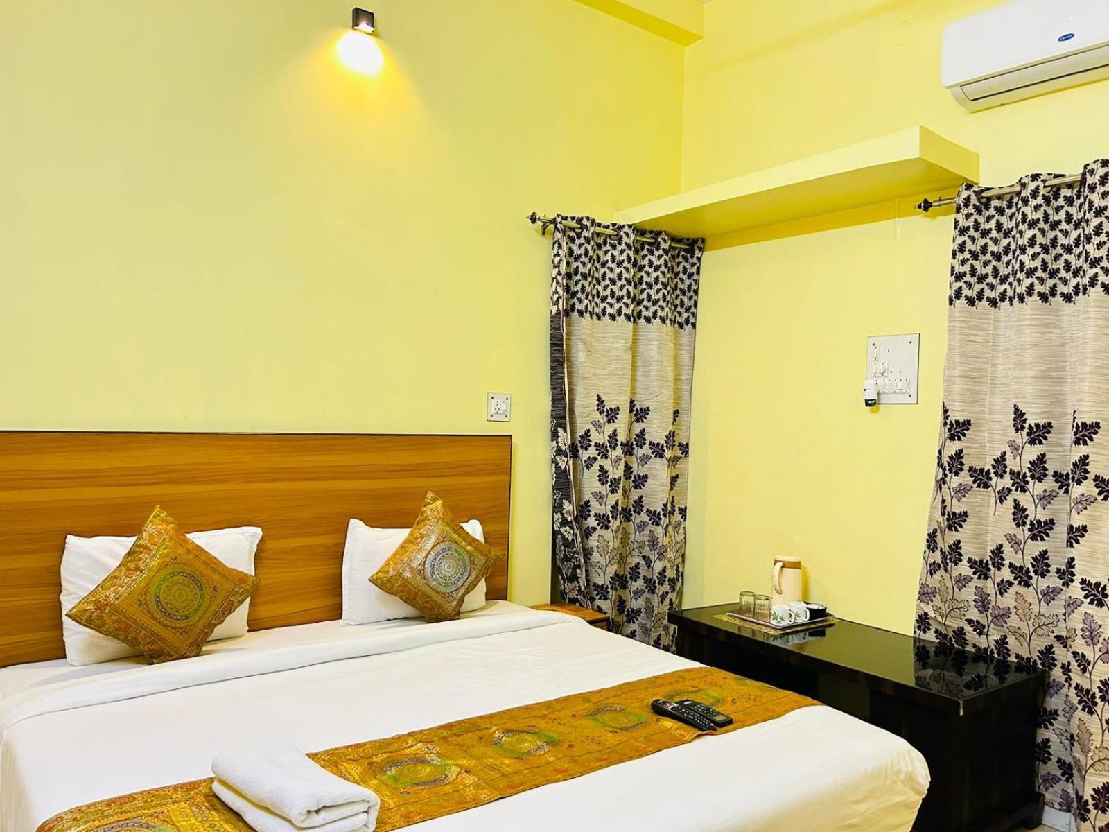 Shankar Vilaas -A Boutique Stay Forigners Choice Near Ghats And Temples バラナシ エクステリア 写真