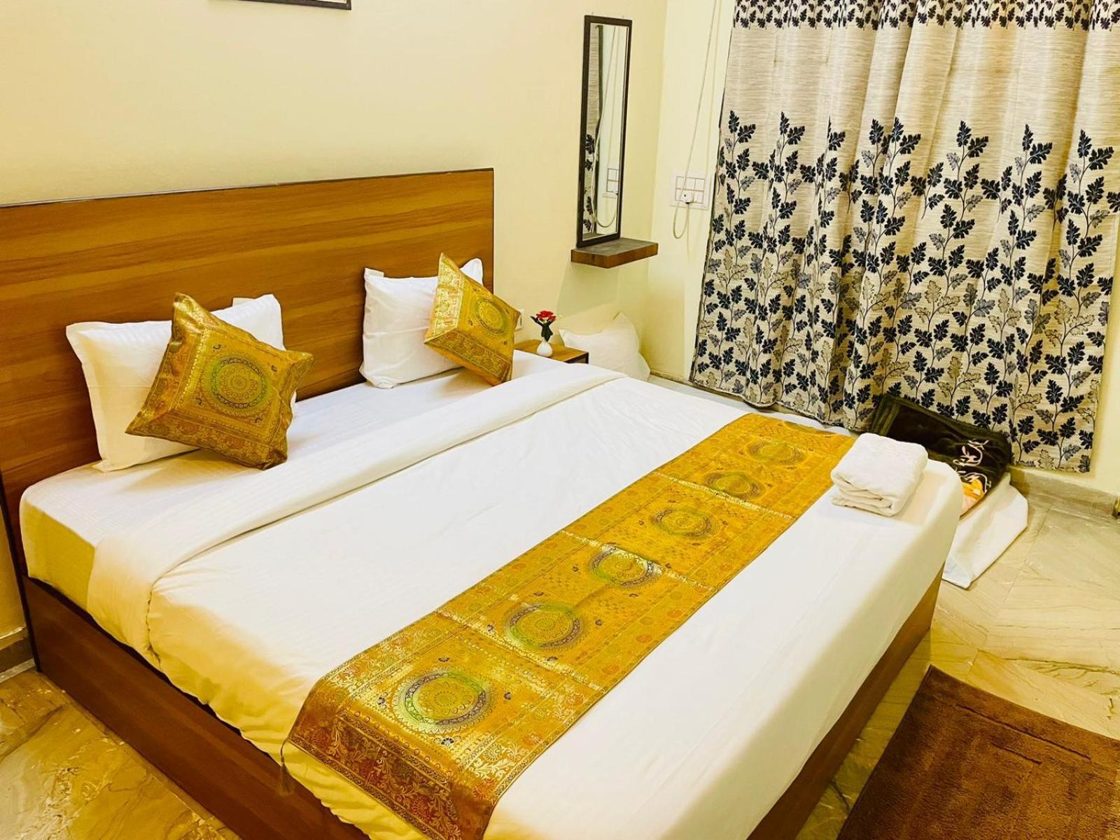 Shankar Vilaas -A Boutique Stay Forigners Choice Near Ghats And Temples バラナシ エクステリア 写真