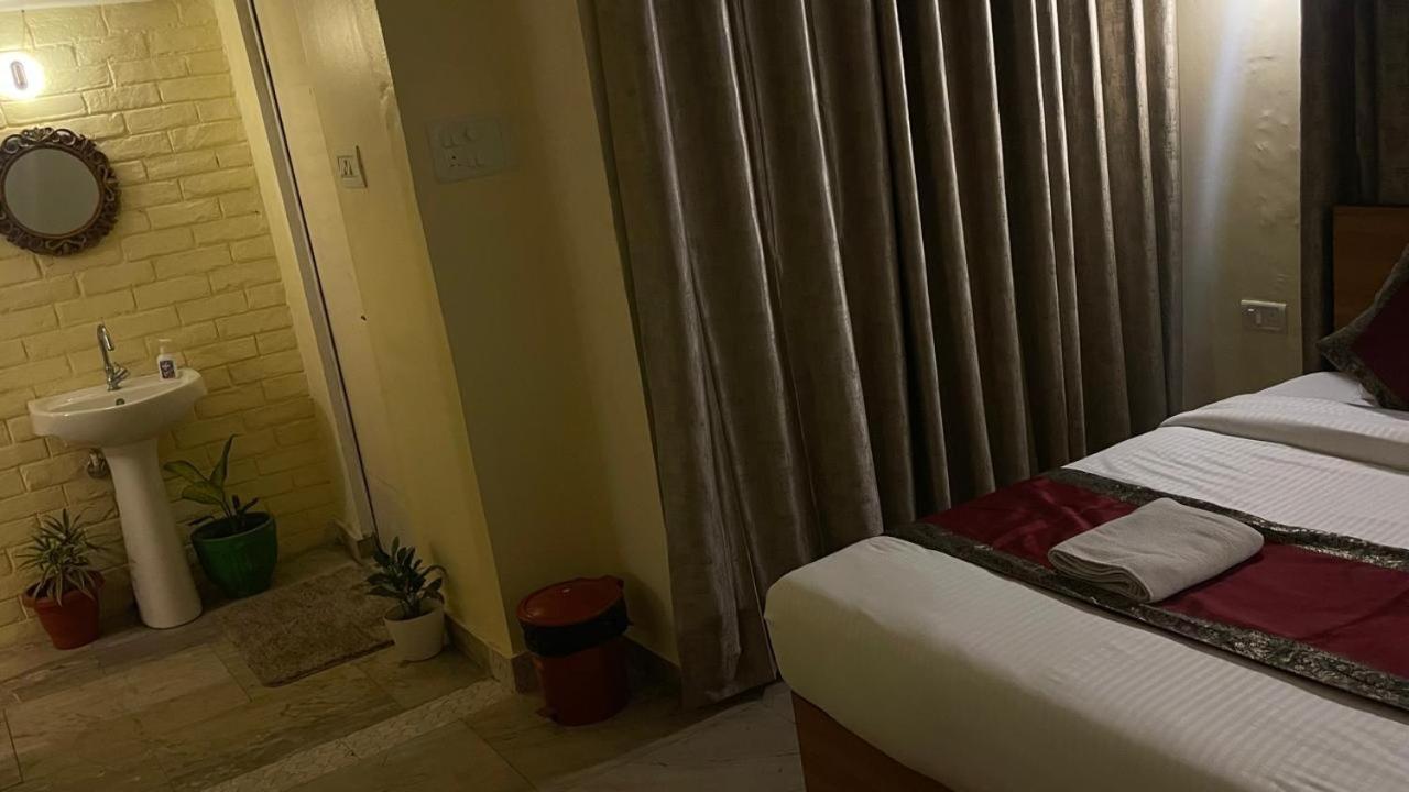 Shankar Vilaas -A Boutique Stay Forigners Choice Near Ghats And Temples バラナシ エクステリア 写真