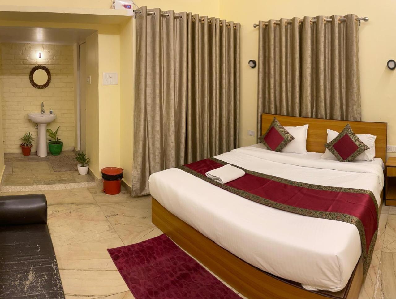 Shankar Vilaas -A Boutique Stay Forigners Choice Near Ghats And Temples バラナシ エクステリア 写真